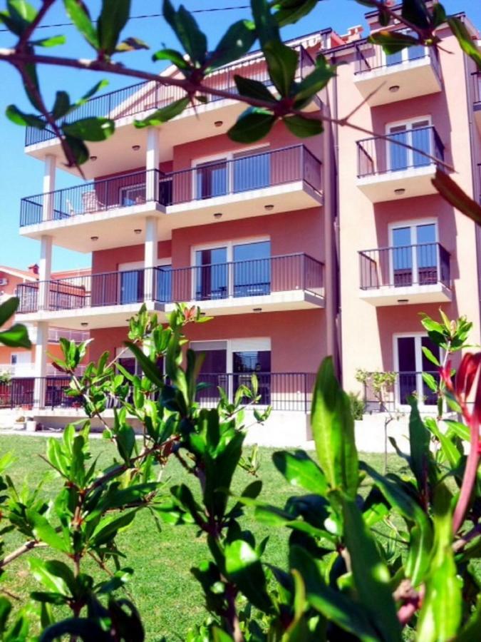 Apartment Maria - Comfortable Kaštela Eksteriør billede