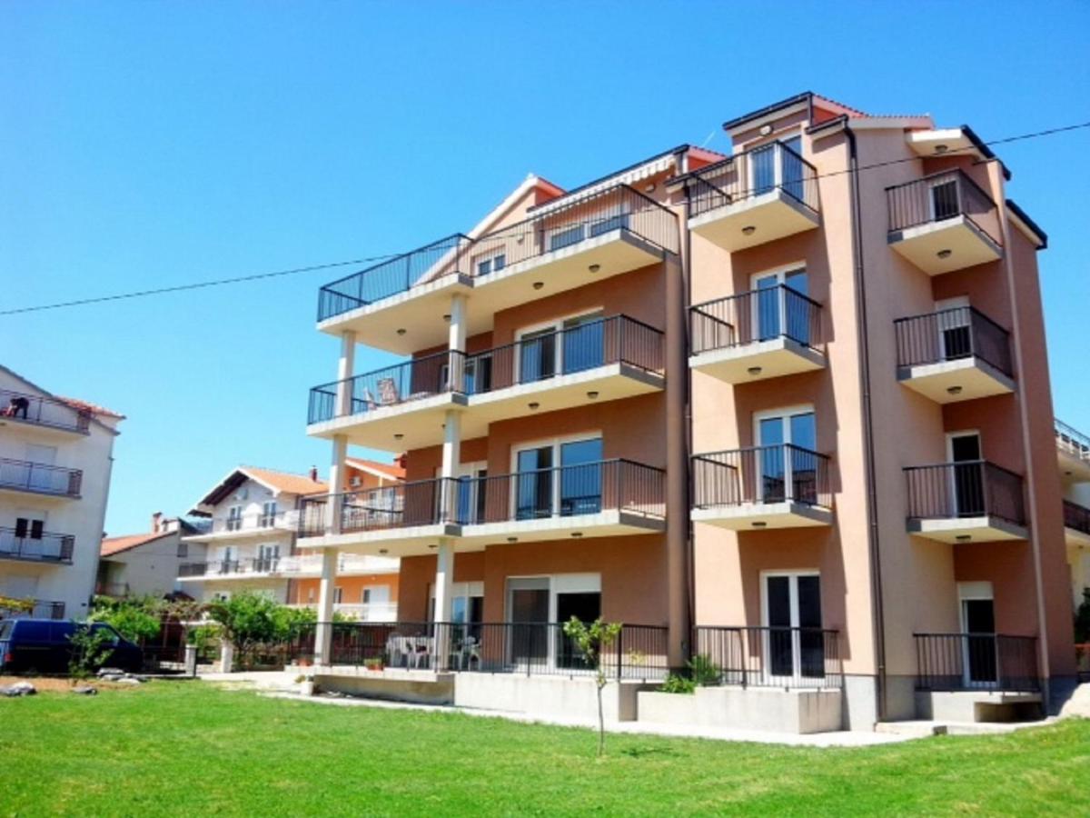 Apartment Maria - Comfortable Kaštela Eksteriør billede